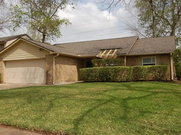 1210 Briarmead Dr, Richmond, TX 77406