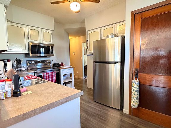 5th image of 121 Division St