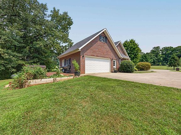 5th image of 311 Pinewood Dr