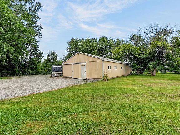 3rd image of 82822 Old River Rd
