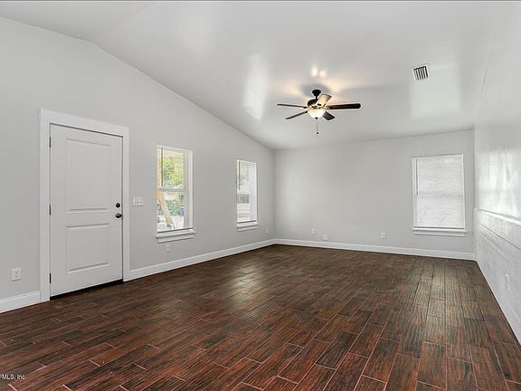 4th image of 1423 Ferris St