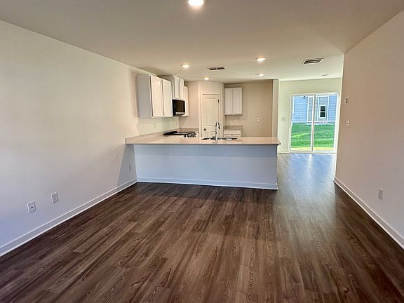 3rd image of 233 Golden Raintree Dr
