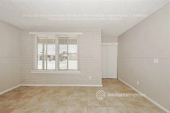 4131 N 74th Dr Phoenix, AZ 85033 — Photo 3
