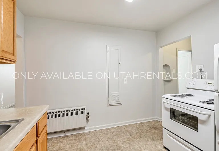 511 N 100 W #8 — Photo 4