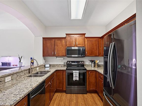 2nd image of 1105 Rivers Arch