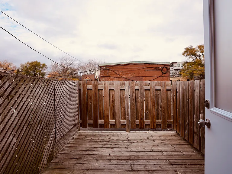 922 Queen St E #2 — Photo 8