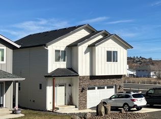 708 S 96th Ave #B, Yakima, WA 98908