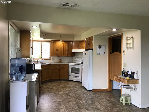 5th image of 6701 NE 78th St