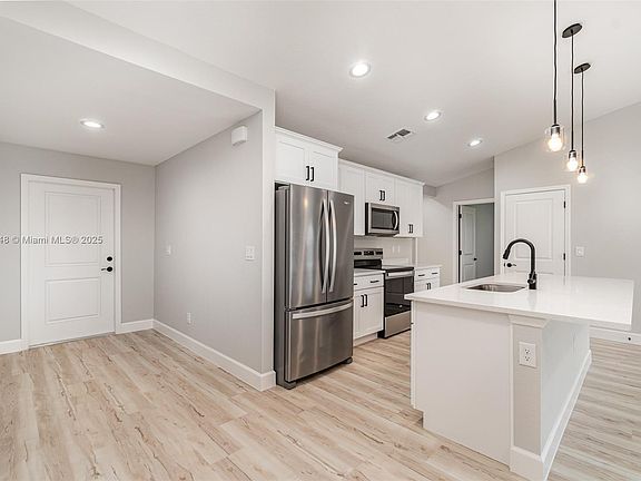 3rd image of 522 NW 7th Ave
