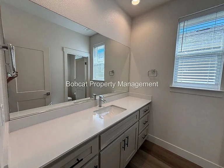 1287 Grove St — Photo 35