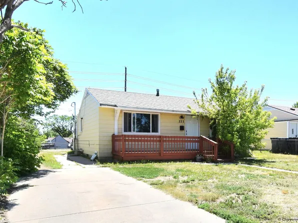 233 Hynds Ave, Cheyenne, WY 82007