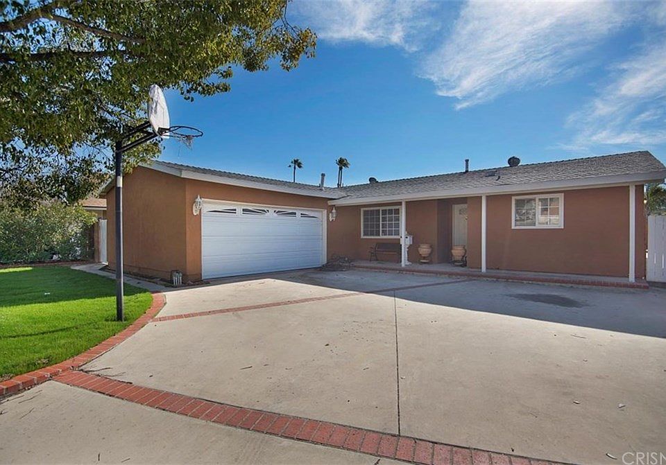 1st image of 20310 Lakemore Dr