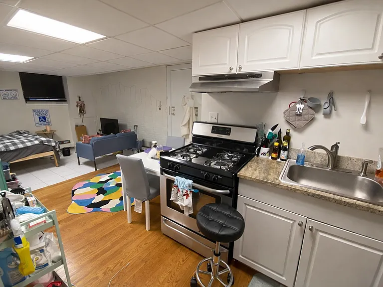 32 Irving St #B — Photo 2