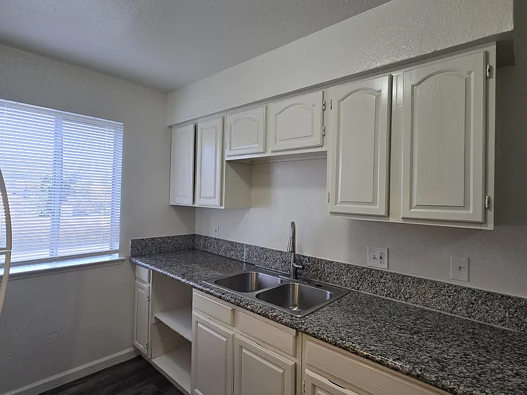 1140 N 8th St #203 — Photo 6