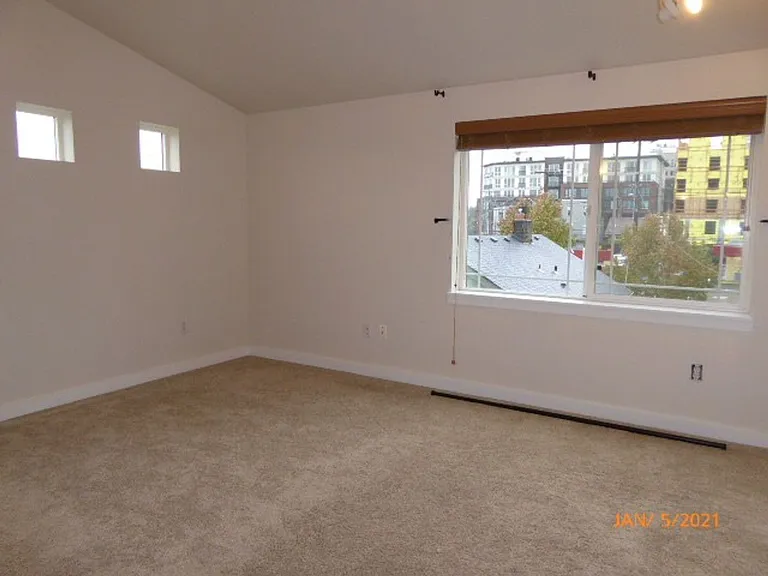 6415 9th Ave NE #D — Photo 15