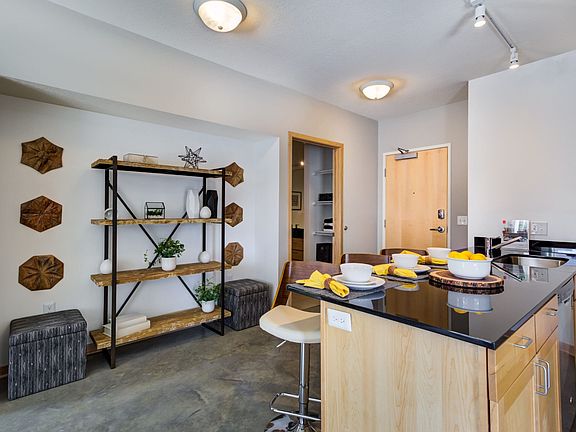 4th image of 2428 Delaware St SE #2B-2Ba-803Sqft