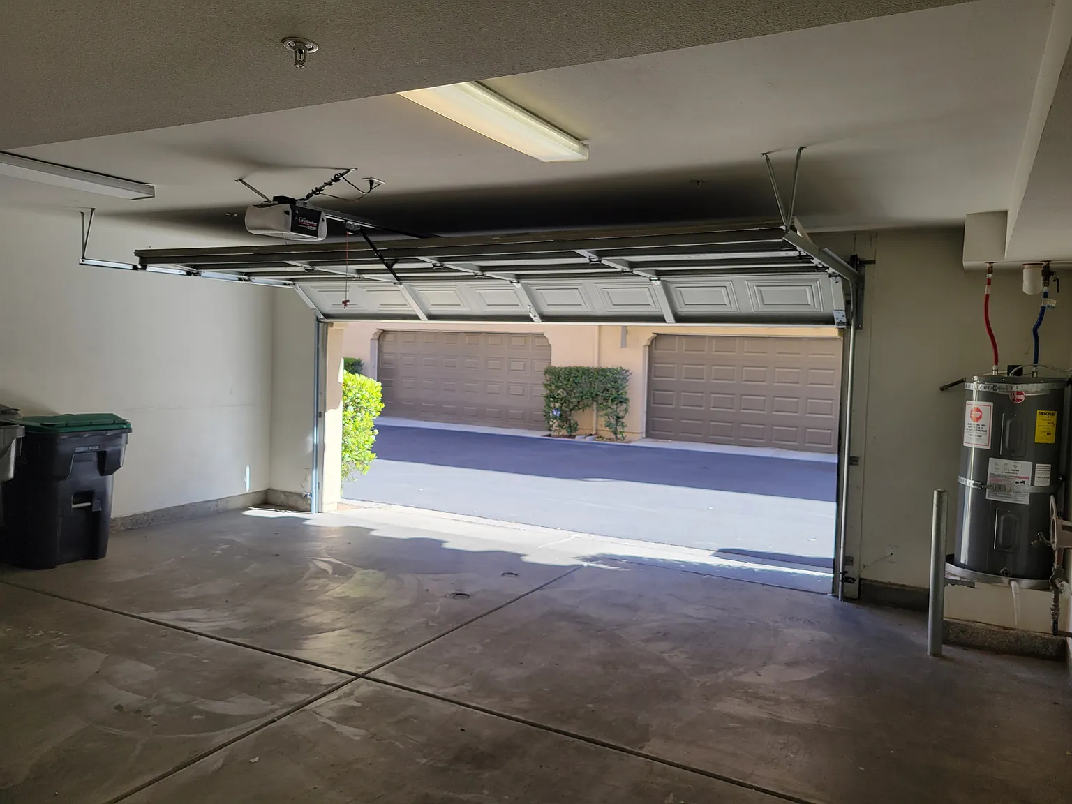 3 bed, 2.5 bath, 1775 sqft, $3,300 — Photo 4