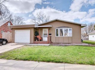 1321 N 9th St, Estherville, IA 51334