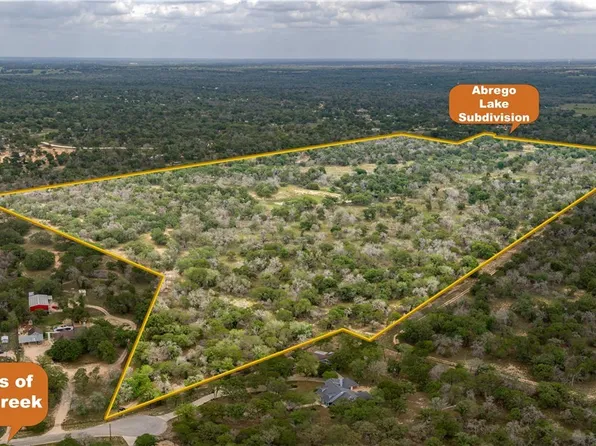 132 Roemer Ln, Floresville, TX 78114