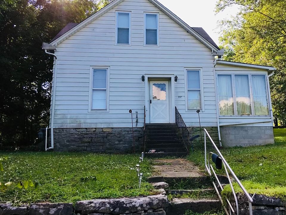 1st image of 207 S 1st St