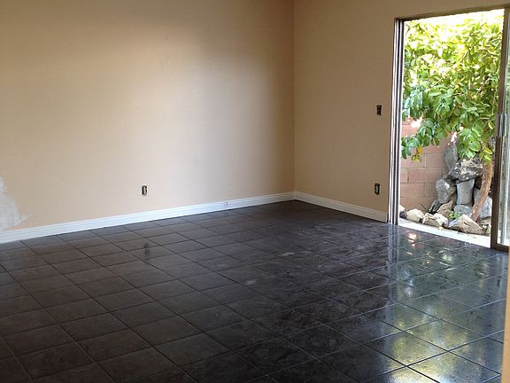Living room, backyard access