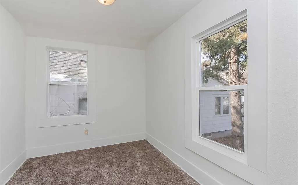 1118 2nd Ave SW - 1 — Photo 3