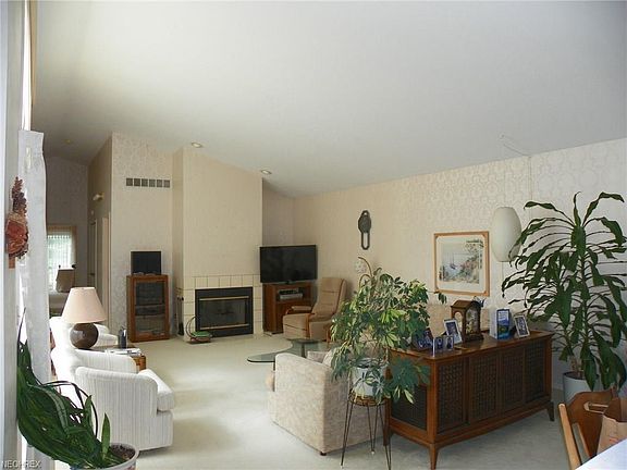 2nd image of 18329 Sherbrooke Oval #11