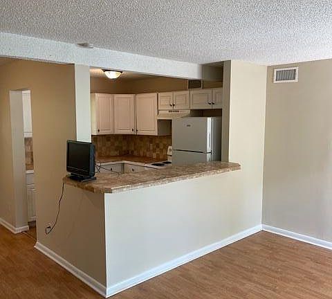 4th image of 1138 Le Brun Dr