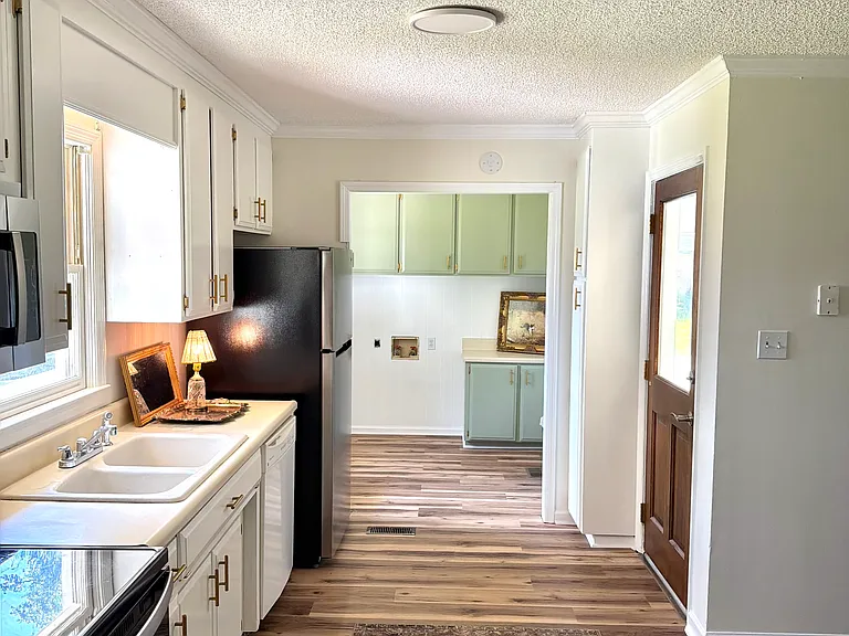 611 Ledgedale Cir — Photo 5