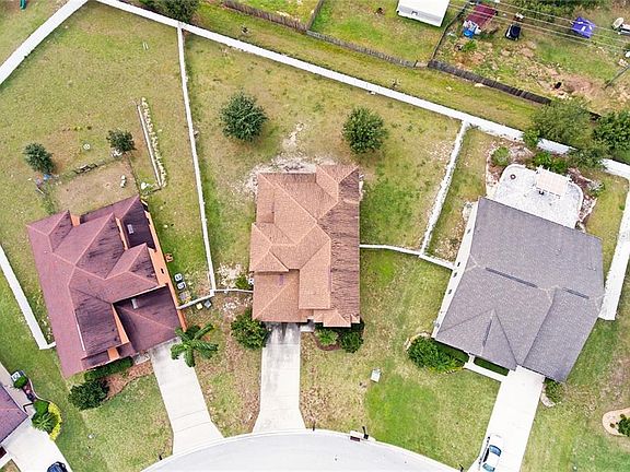 3rd image of 820 Crooked Branch Dr