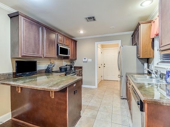 5th image of 508 Wisteria Bend Cir