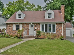 32 Clover Ln, Bloomfield, NJ 07003