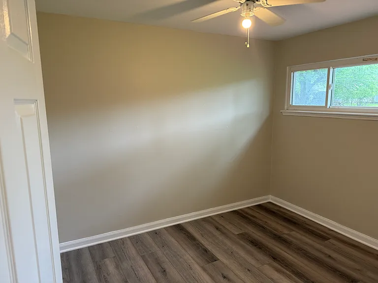 9047 Newkirk Dr — Photo 17