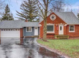 1509 S Ridgeway Rd, New Berlin, WI 53146