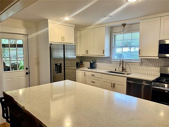 2nd image of 116 Highland Ave