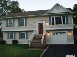 82 Tipton Dr E, Shirley, NY 11967