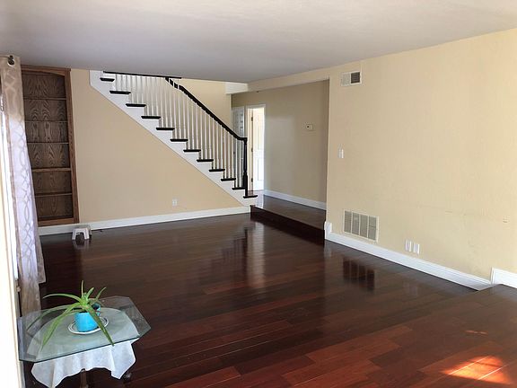 5th image of 48043 Leontine Ct