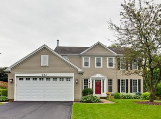 935 Ridgewood Dr, Cary, IL 60013