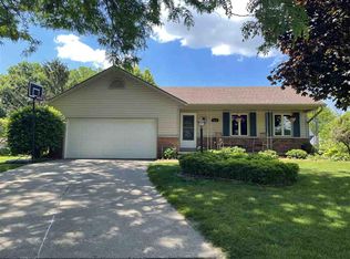 2590 N Norfolk Cir, Fitchburg, WI 53719