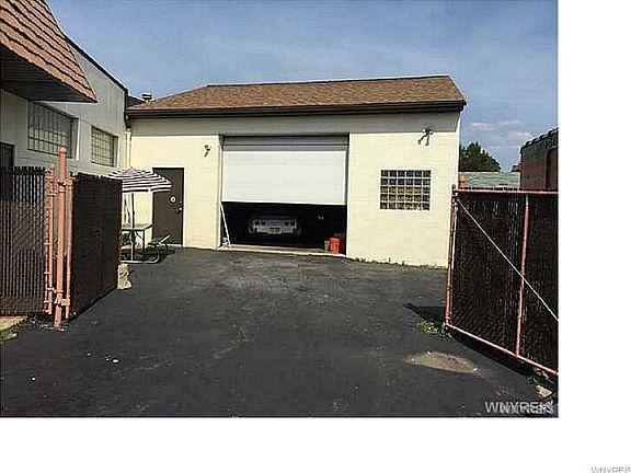 3rd image of 2323 Hyde Park Blvd