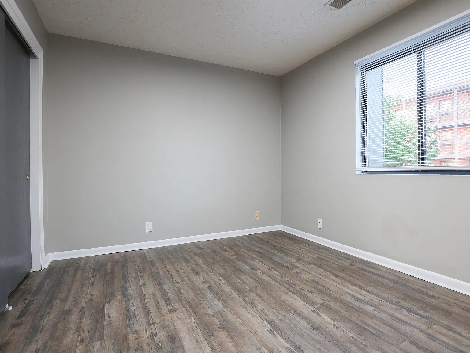 4216 Frances St — Photo 4
