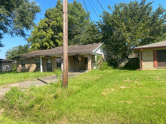 2nd image of 224 Bradford Dr
