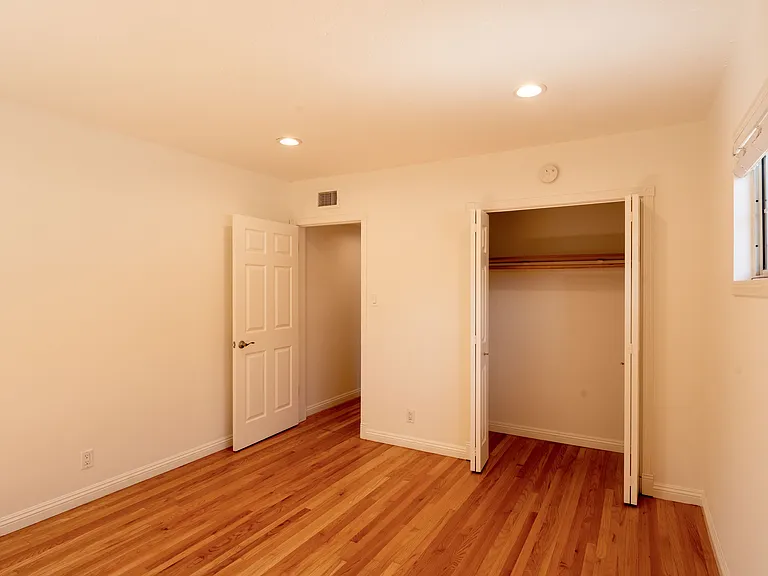 23216 Friar St — Photo 28