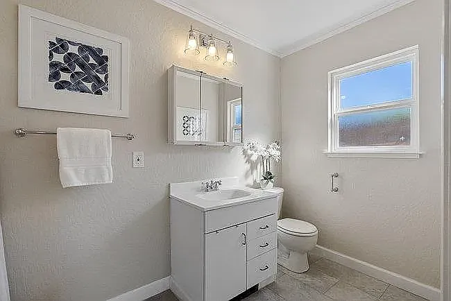 380 Wilton Ave — Photo 15