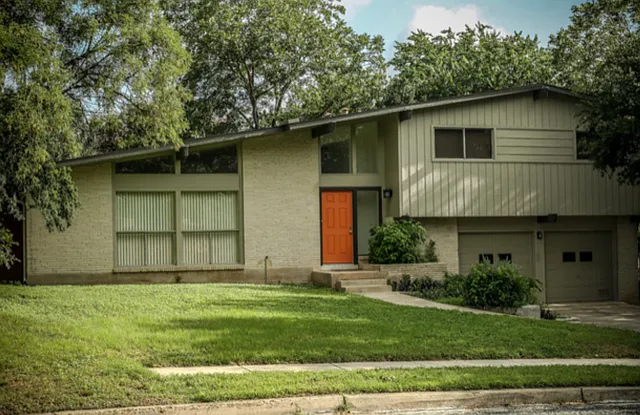 3811 Ridgeline Dr — Photo 3