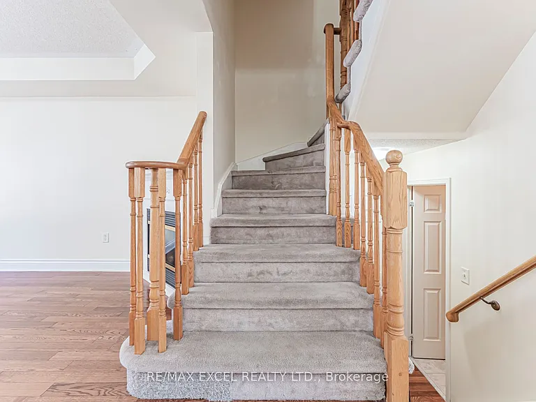 98 Georgian Dr — Photo 14