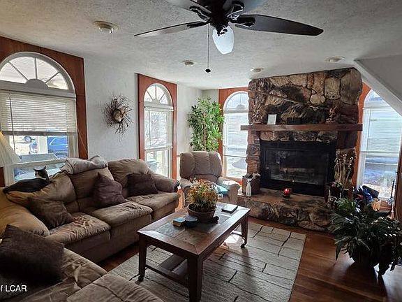 4th image of 260 Centre St