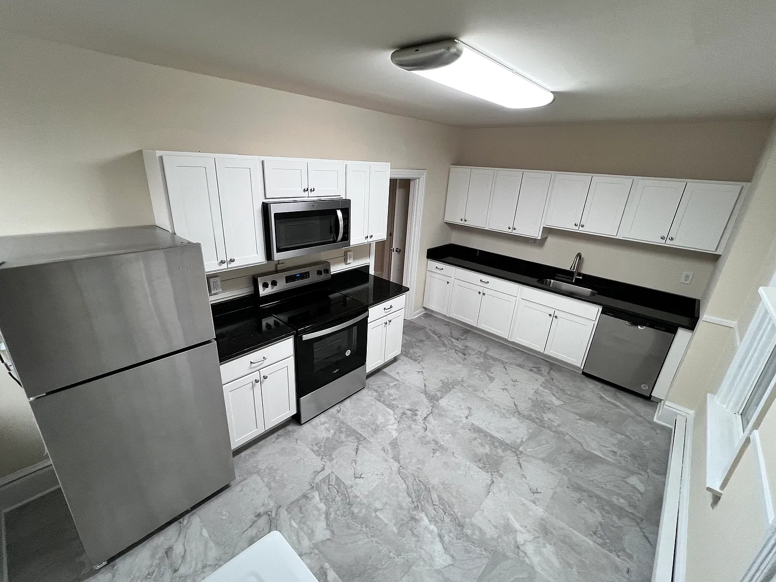 3 bed, 1600 sqft, $1,295 — Photo 3