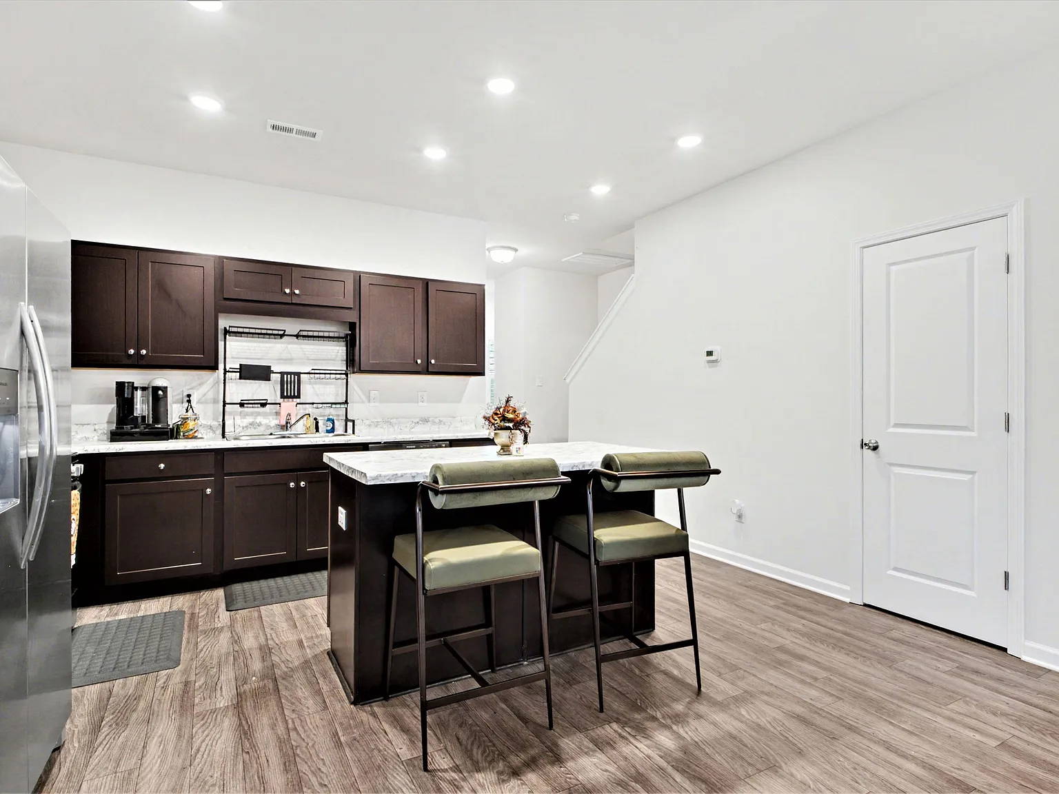 3 bed, 2.5 bath, 1500 sqft, $1,637 — Photo 4