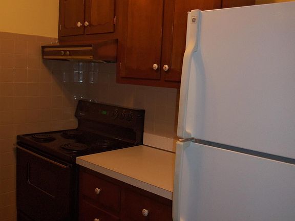 3rd image of 654D Plymouth Dr